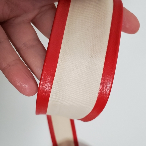 Vintage red waist belt with diamond shaped brass buckle - Picture 6 of 8